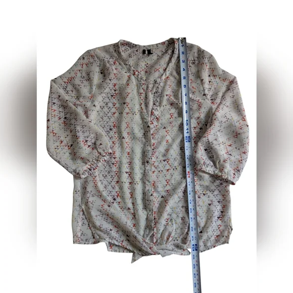 Maurices Women's Blouse Size Small White with Colorful Triangle Pattern - Picture 7 of 14